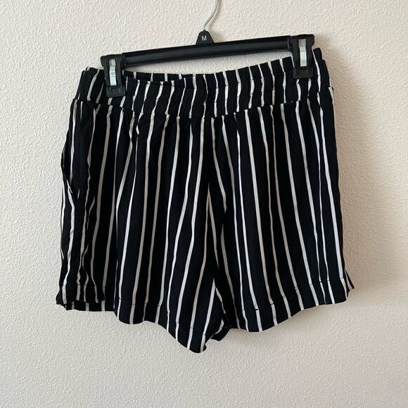 Ambiance Apparel women’s high waisted black/white striped shorts with pockets L - Picture 7 of 7
